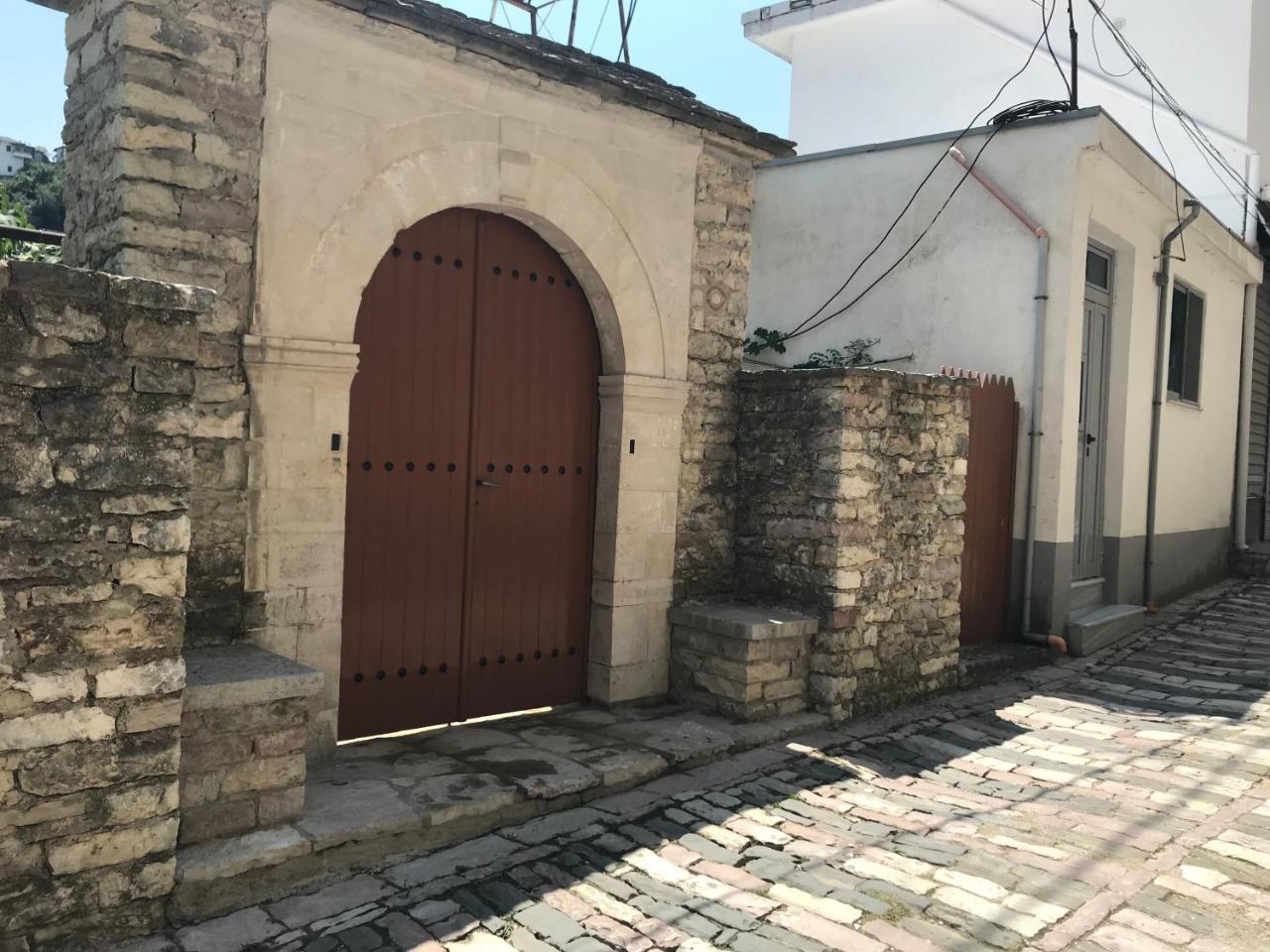 Tourists Guest House Gjirokaster Exterior photo